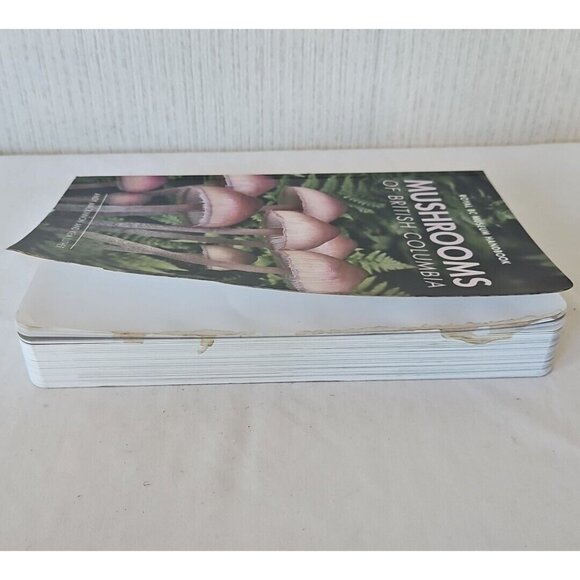 Mushrooms of British Columbia Field Guide Identification Handbook MacKinnon Andy - Picture 6 of 16